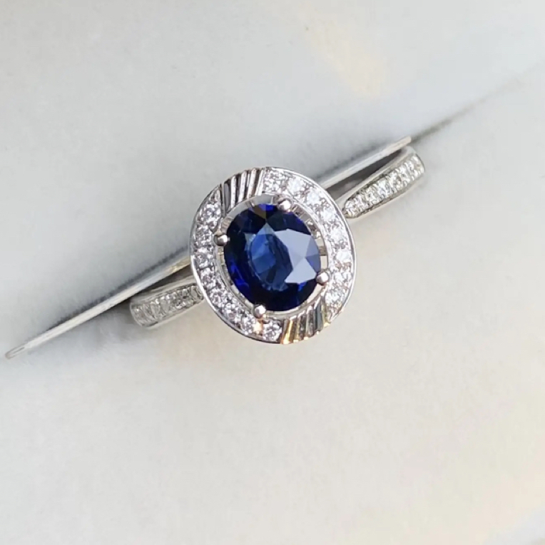 18k金镶嵌皇家蓝女戒主石0.7ct 深邃高贵