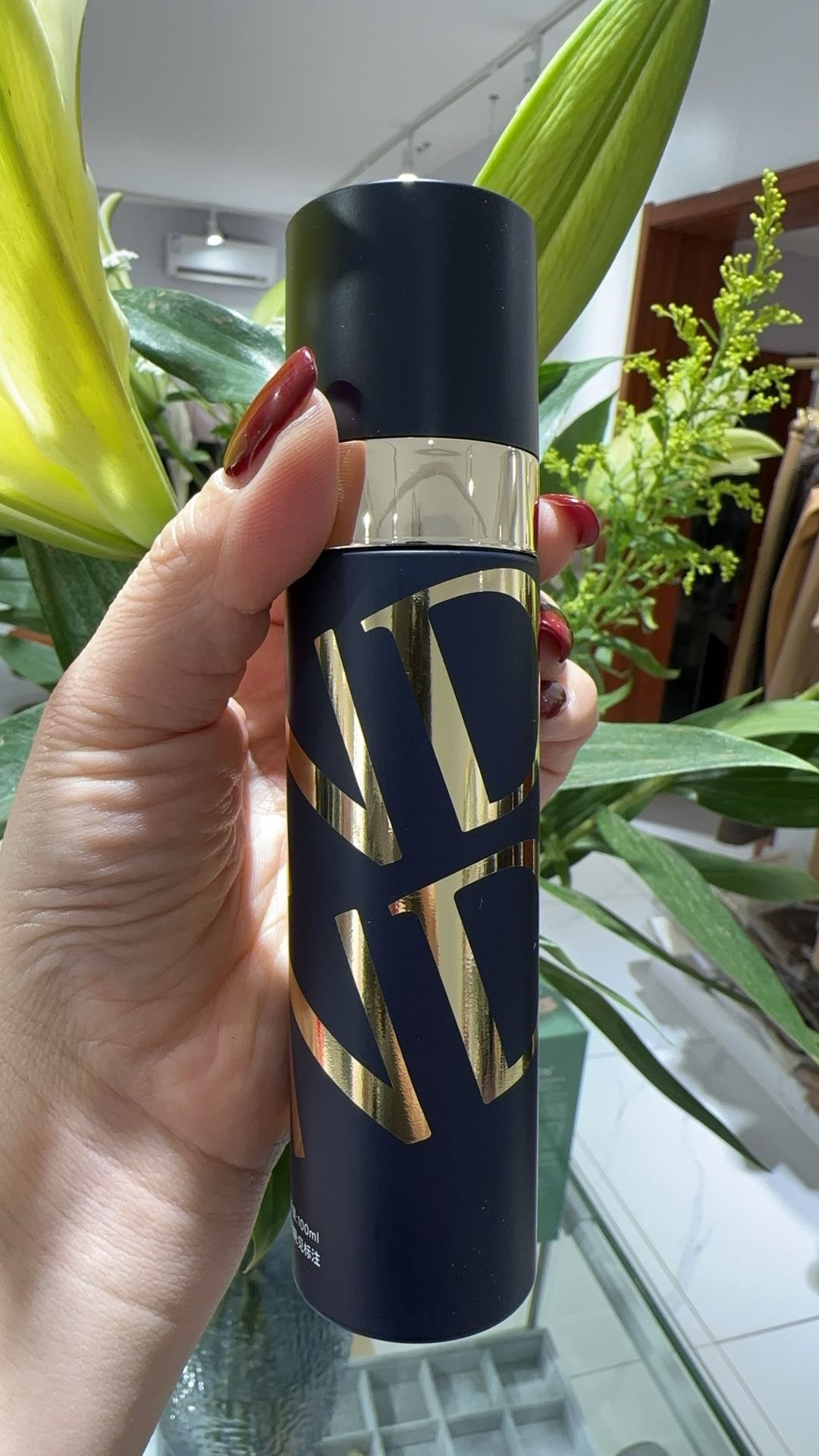 轻薄柔焦定妆喷雾