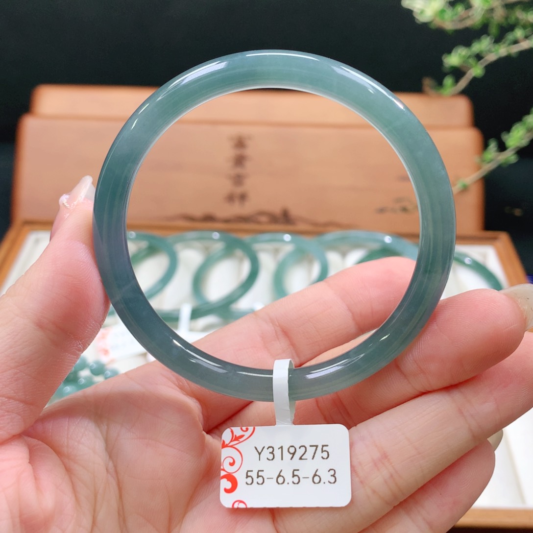 翡翠手镯未镶嵌天然