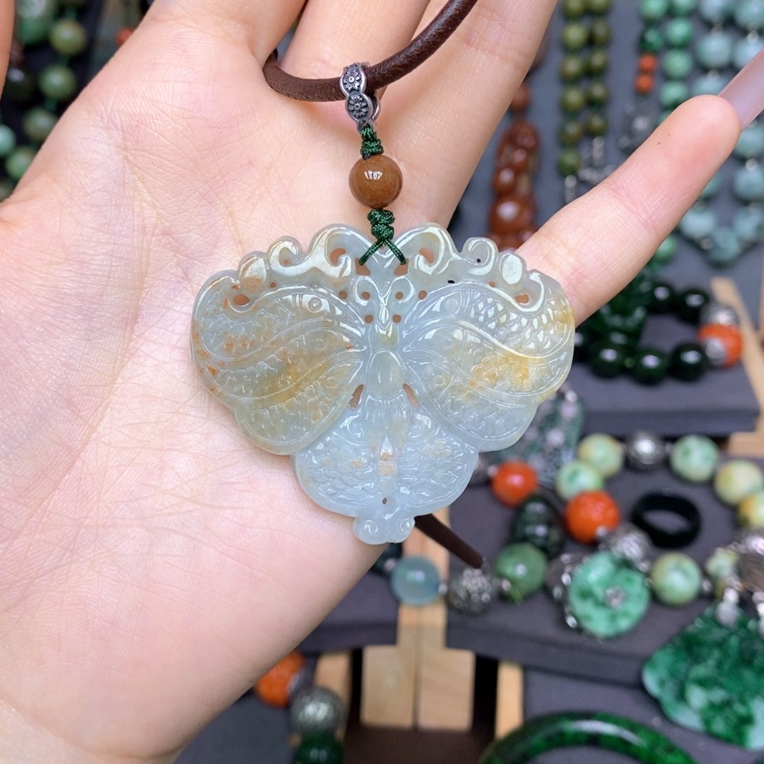 翡翠颈饰未镶嵌漂亮美眉