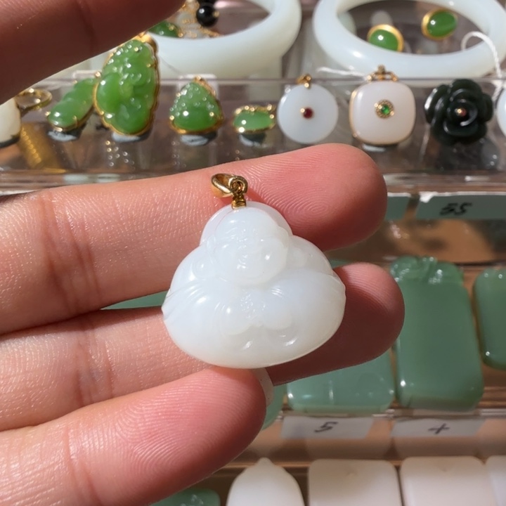 和田玉颈饰18K金镶嵌新疆和田玉抱抱佛（活动价）