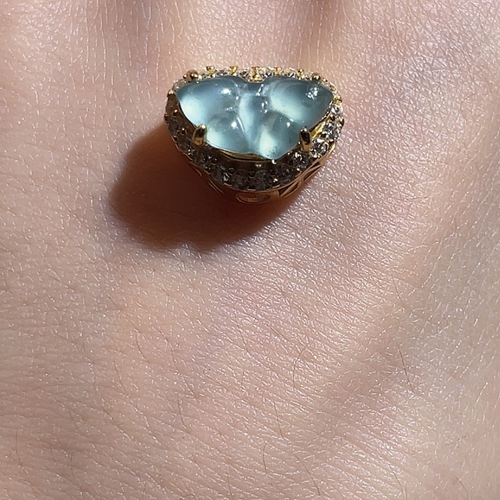 翡翠足铂镶嵌颈饰翡翠