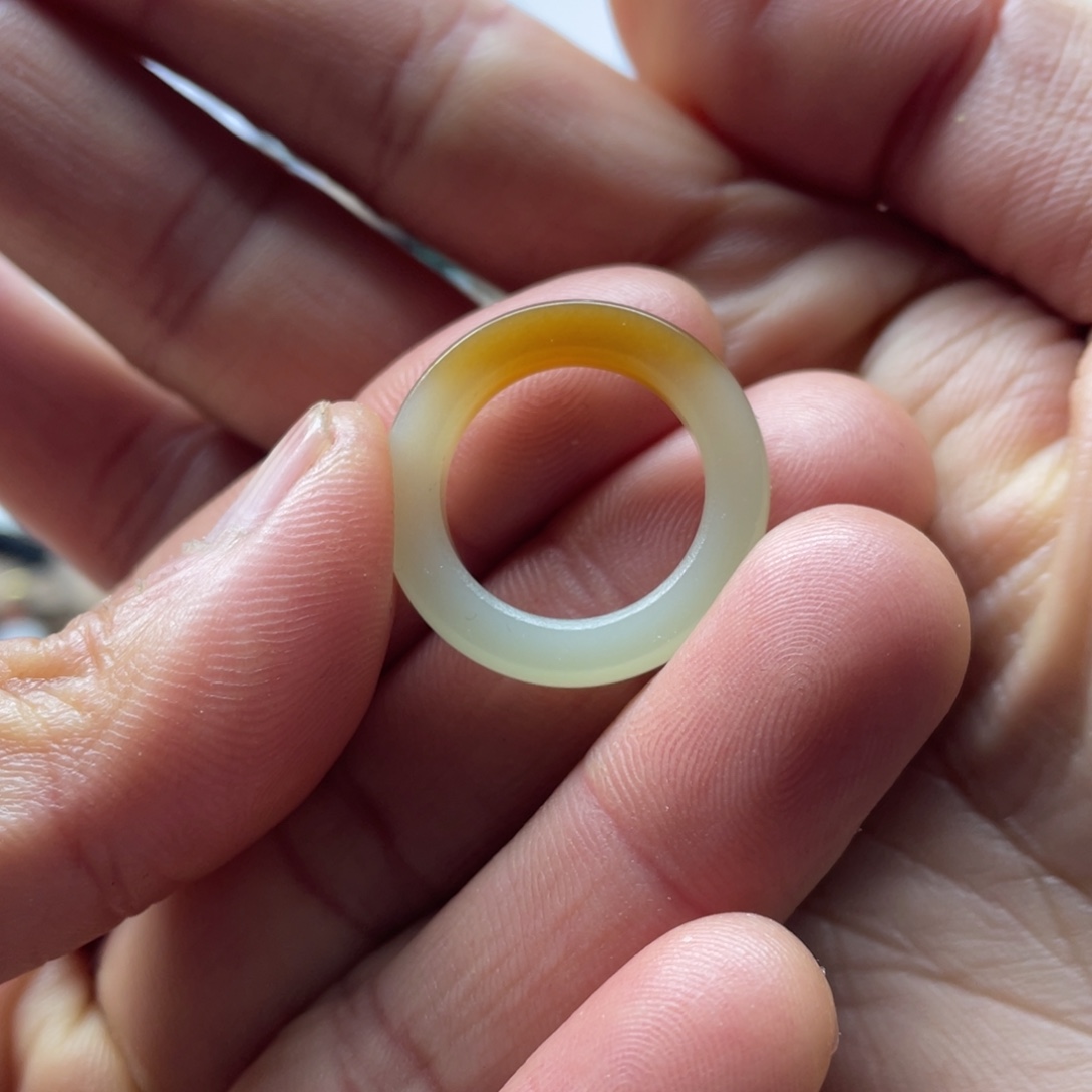 。***和田玉未镶嵌戒圈