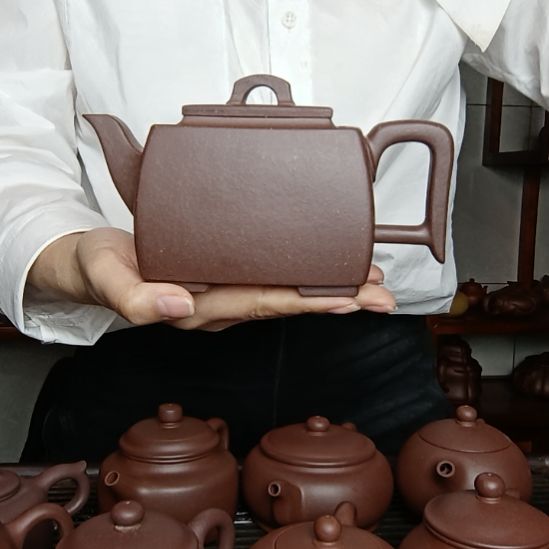 海***风紫砂茶壶原矿紫泥   容量450cc。