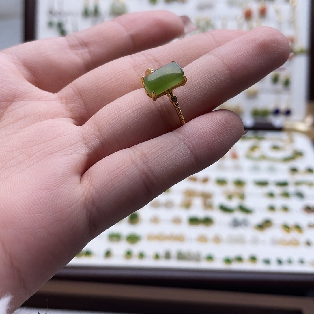 和田玉未镶嵌耳饰