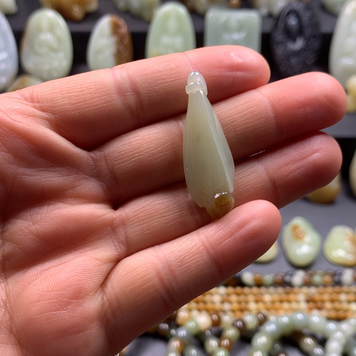 和田玉（糖玉）颈饰未镶嵌