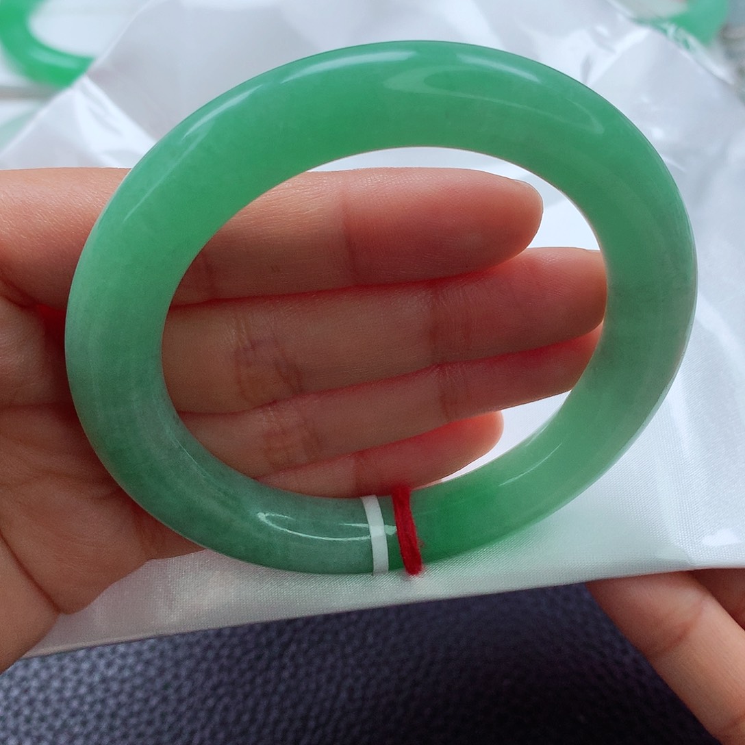 翡翠手镯未镶嵌56甜绿