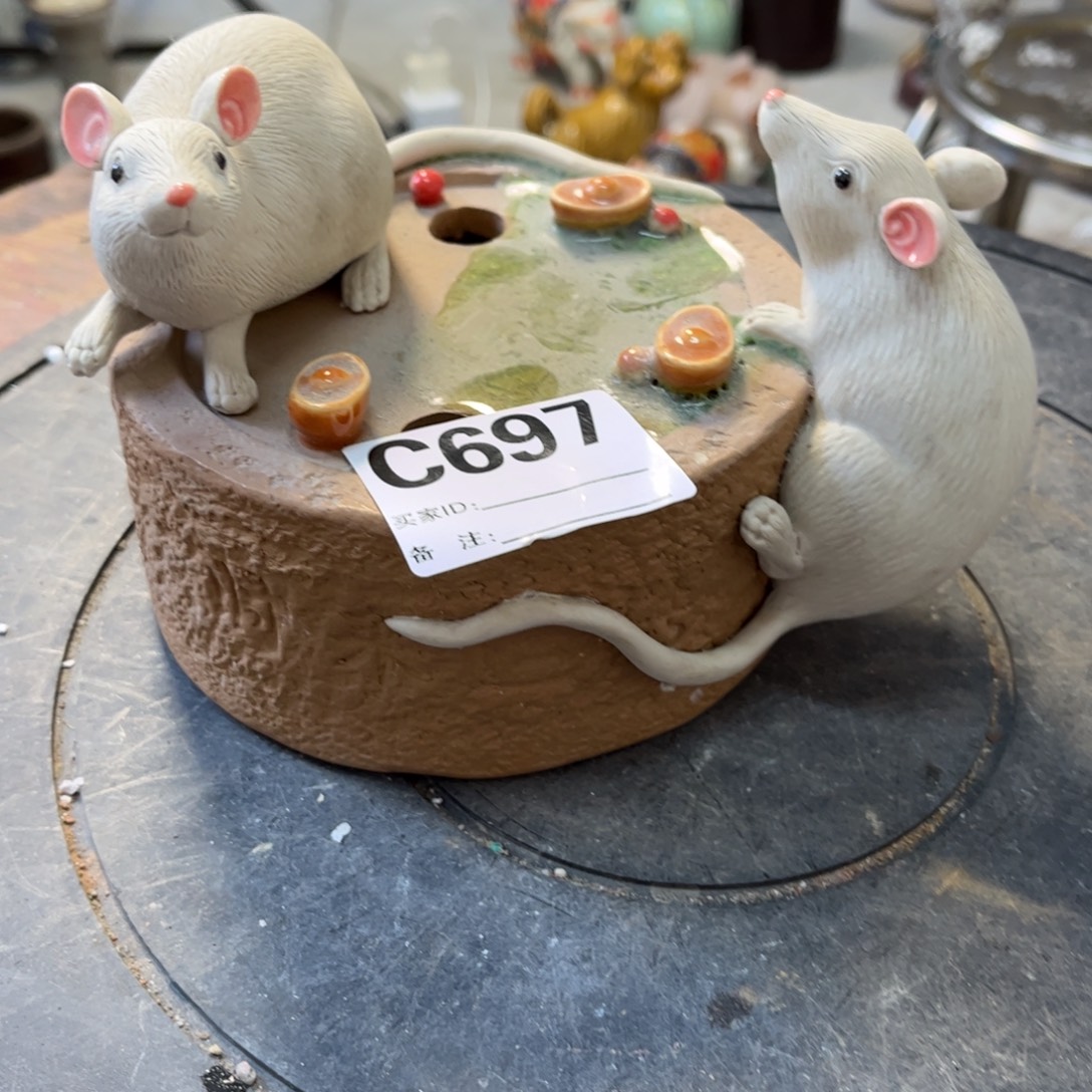莜***哥瓷片明玉家的老工艺品