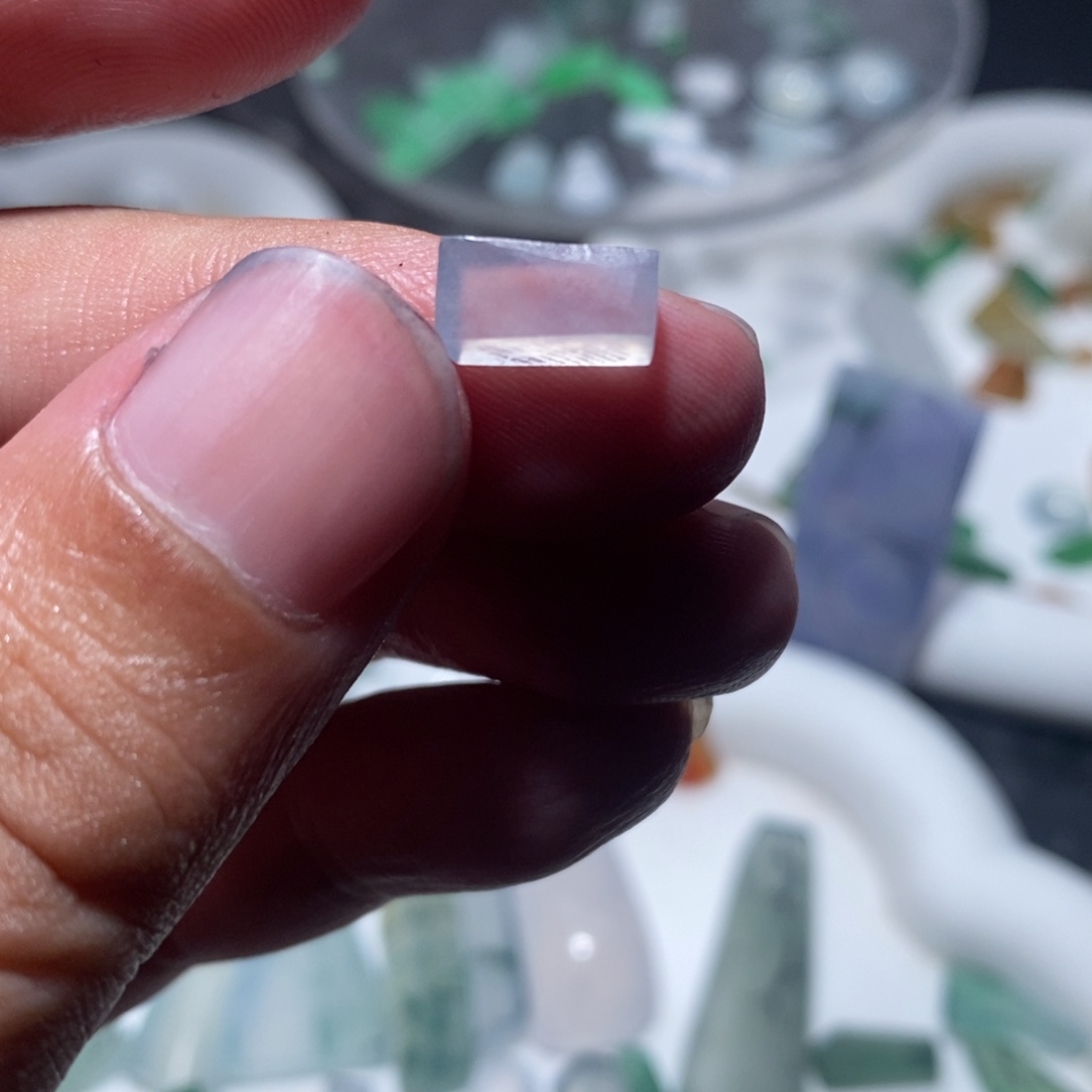 定制翡翠未镶嵌随行圆柱。圆柱料