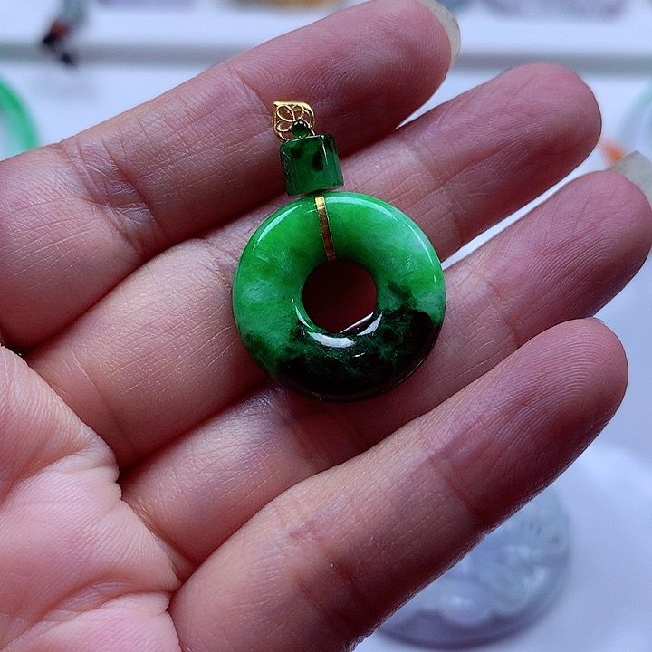 颈饰18K金镶嵌翡翠翡翠