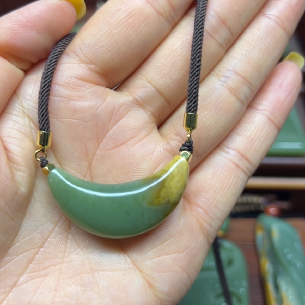 【闪购商品】岫岩河磨玉（透闪石质玉）颈饰未镶嵌笑口常开