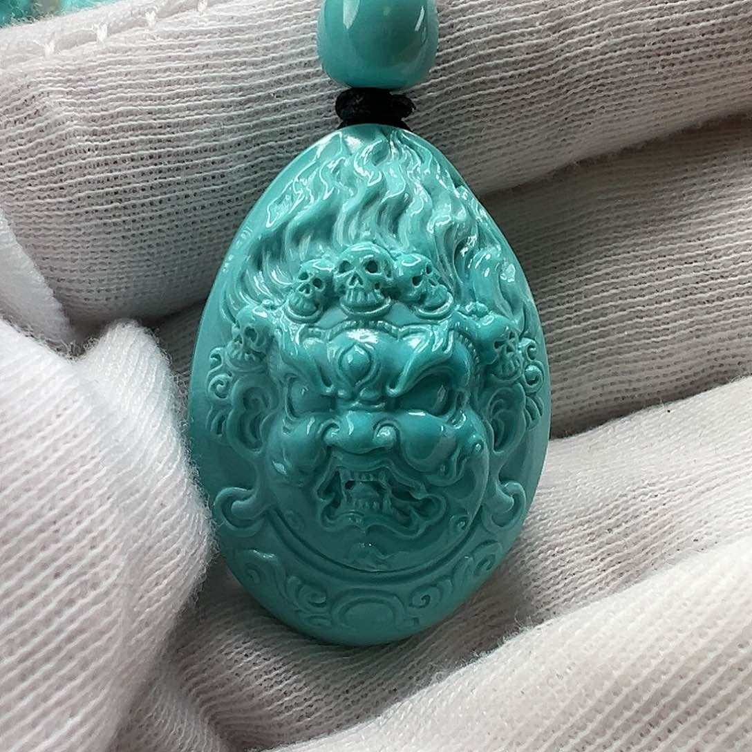 绿松石配饰未镶嵌红**笑