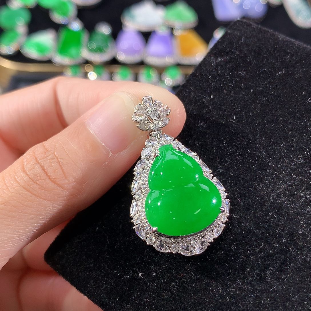 翡翠18K金镶嵌颈饰