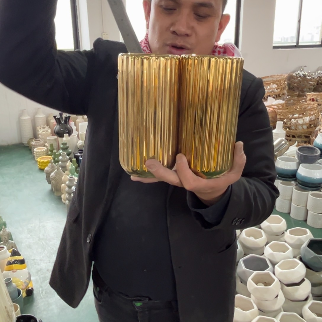摆件83 号高中低温陶瓷瓶（部分微瑕）