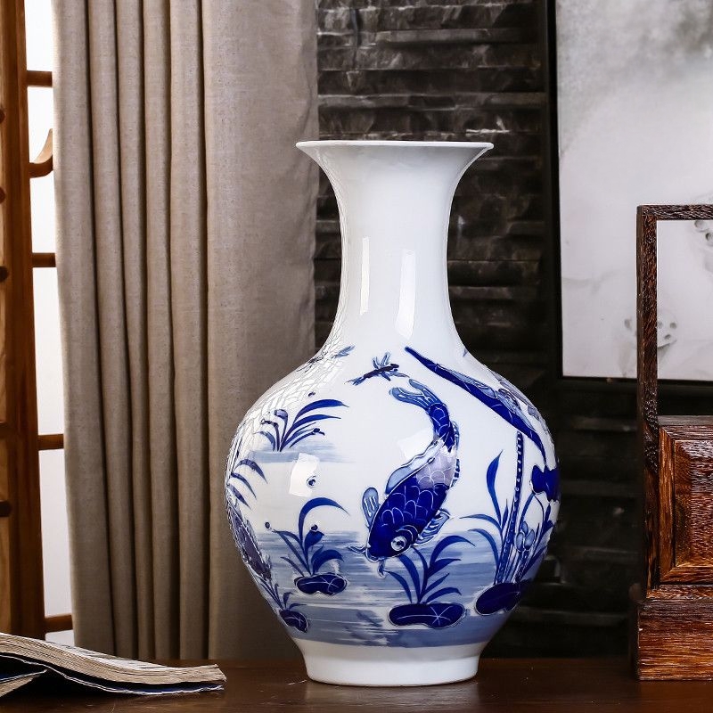 景德镇陶瓷器 手绘青花瓷雕刻花瓶工艺品客厅酒柜摆件家居装饰品