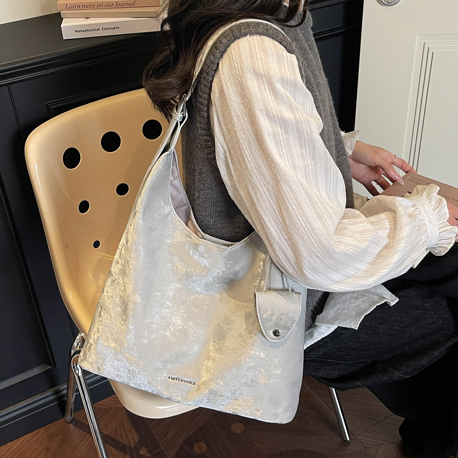 艾米兔 X COOLE女包今年新款纯色休闲大容量简约单肩斜挎托特包