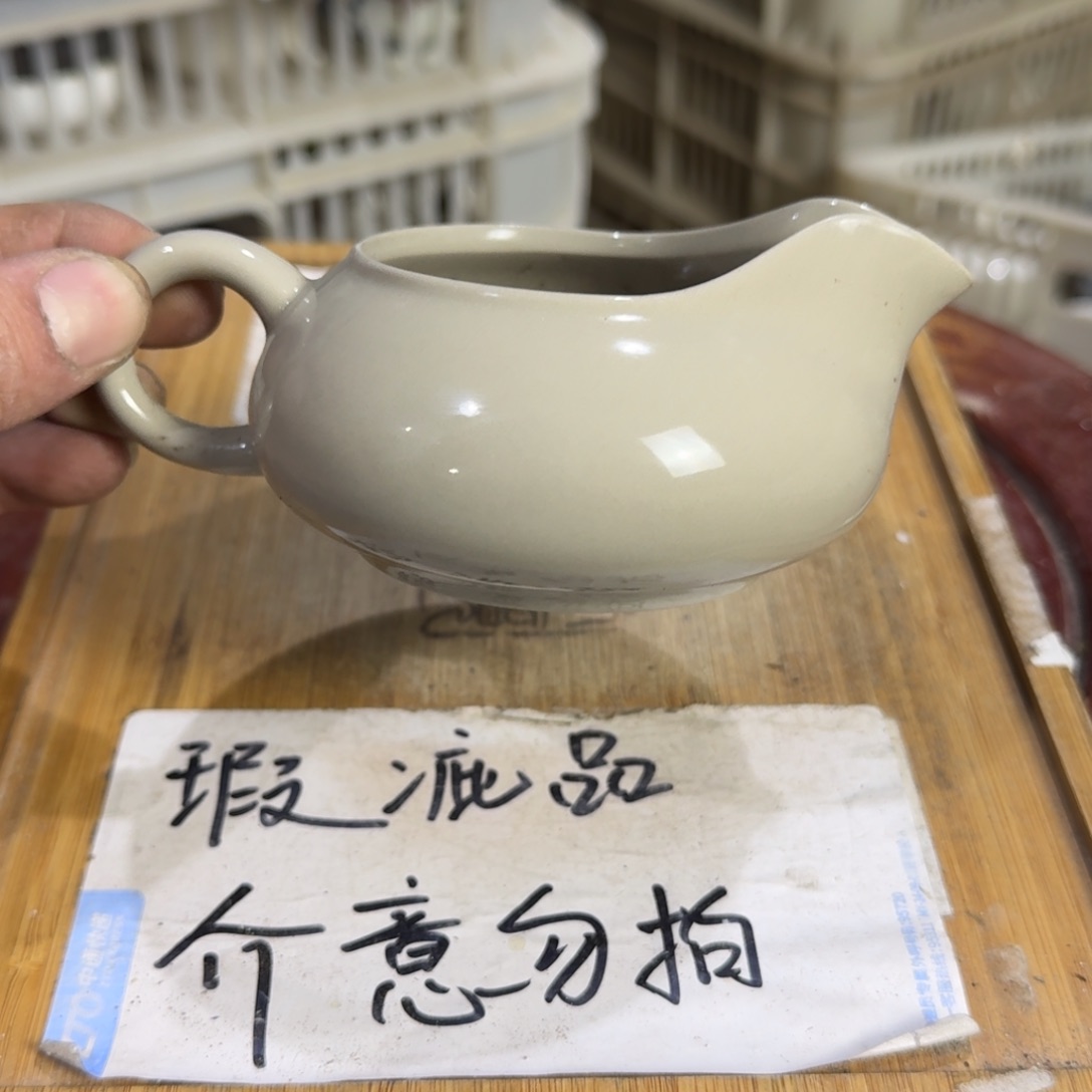 瑕疵介意勿拍陶瓷器皿B129