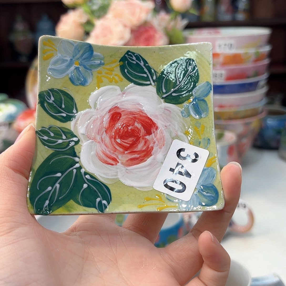 瓷片兔兔好可爱呀打