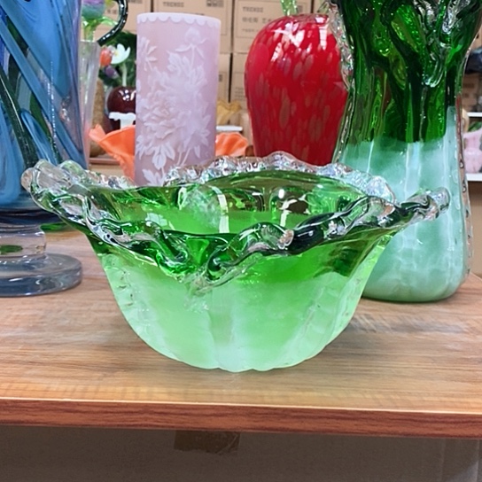 琉璃花瓶花高11厘米口26厘米