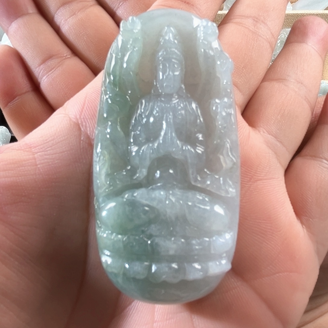 翡翠未镶嵌颈饰千手观音