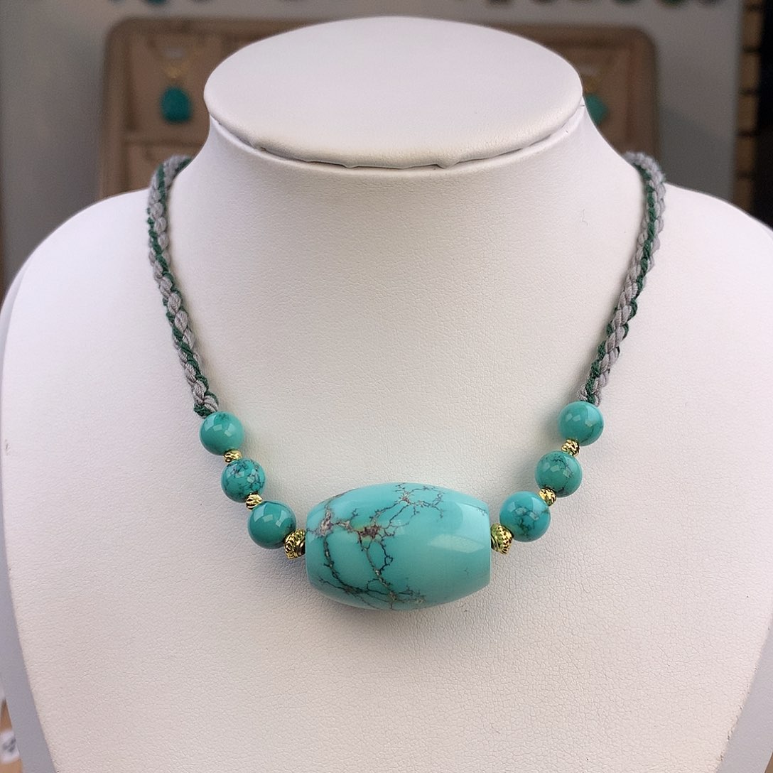 绿松石未镶嵌颈饰