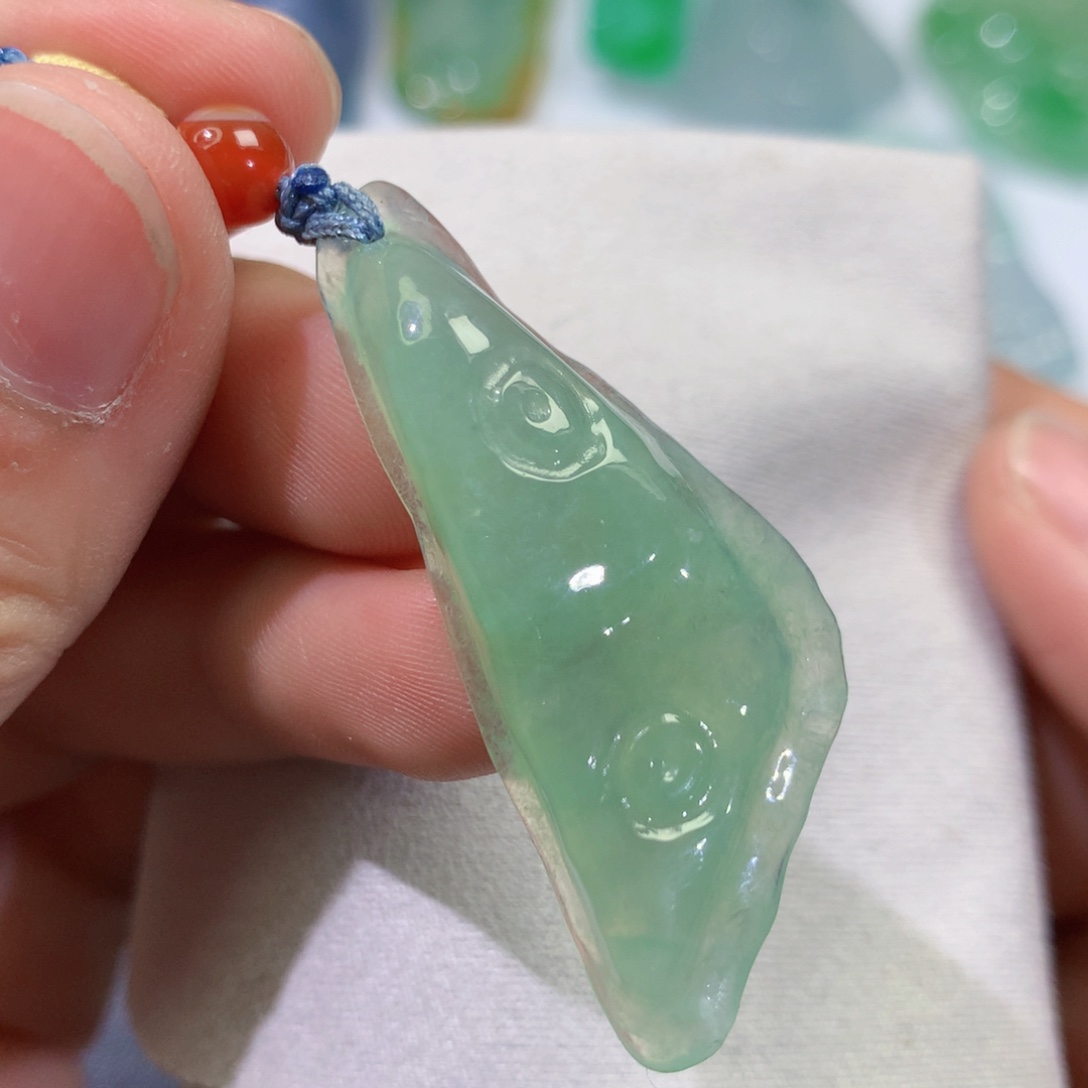 翡翠未镶嵌颈饰保真