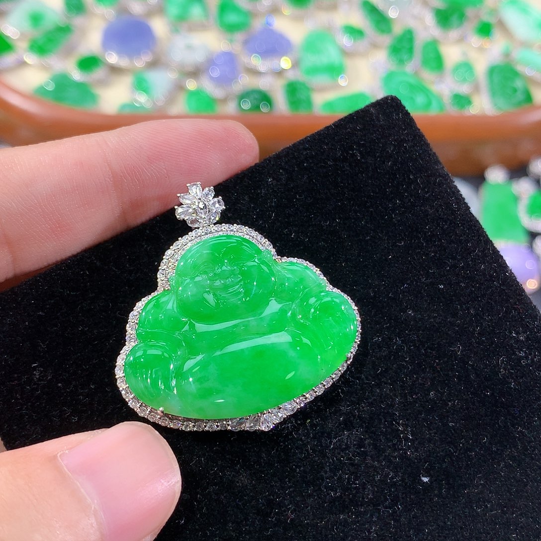 翡翠18K金镶嵌颈饰