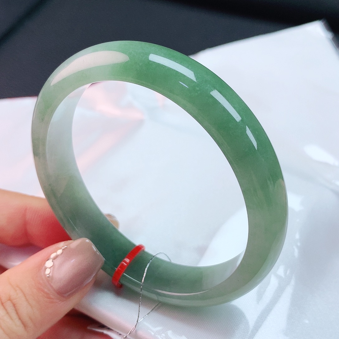 翡翠手镯未镶嵌57贵