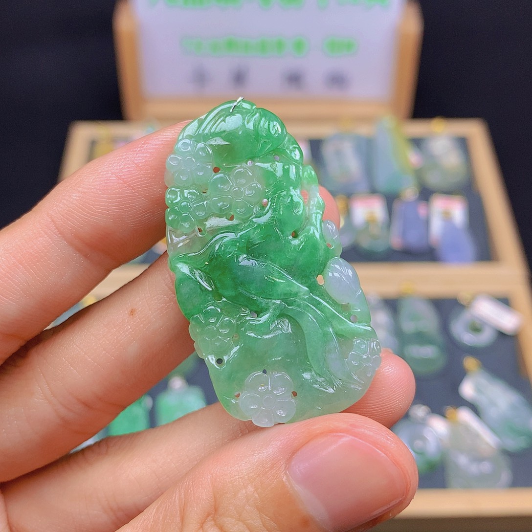 翡翠未镶嵌颈饰翡翠