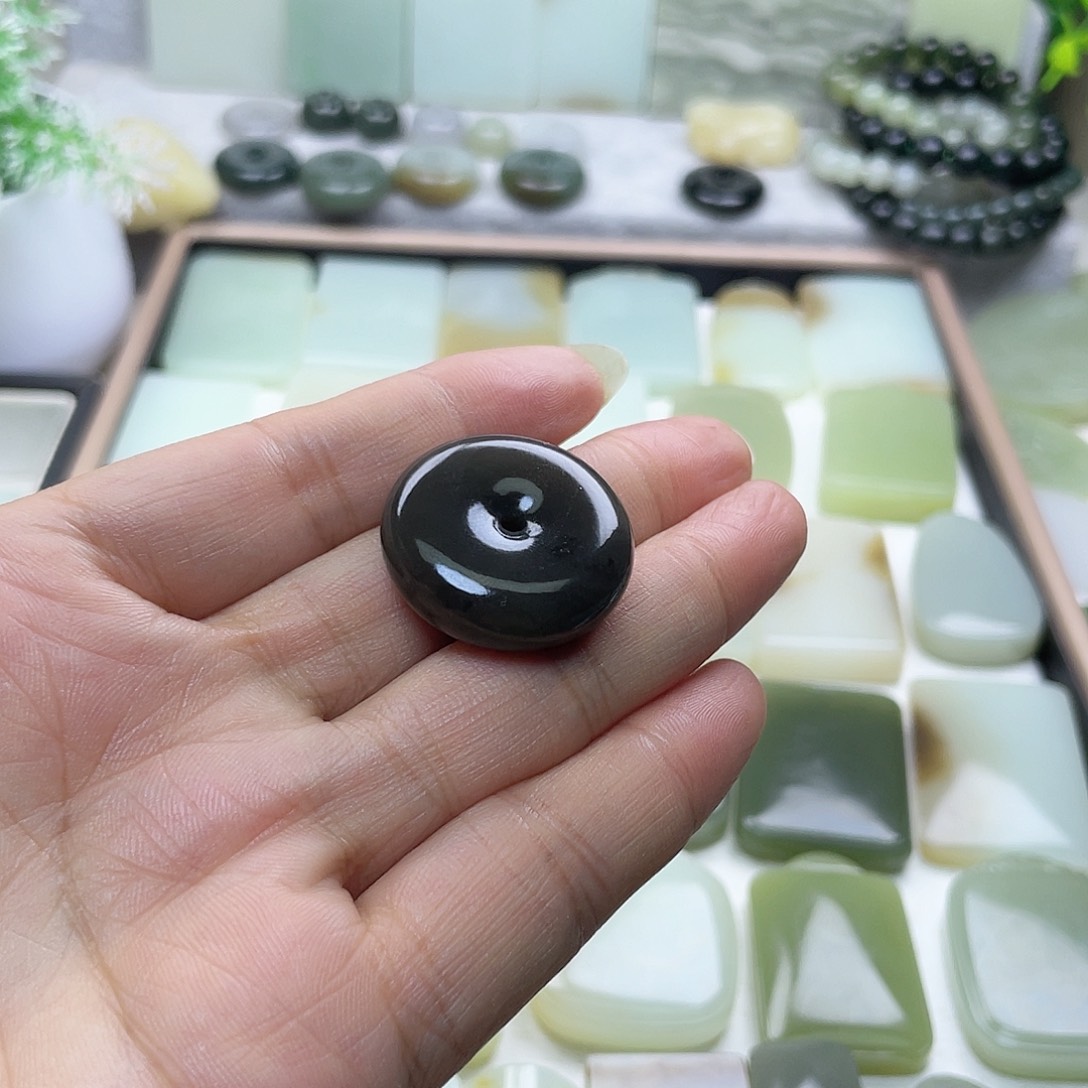 和田玉（糖玉）未镶嵌颈饰&*见