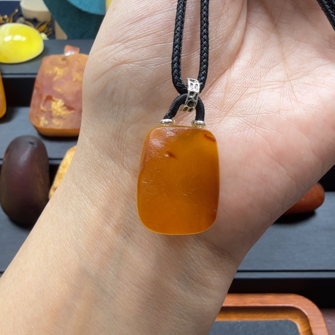 琥珀吊坠(赠链)未镶嵌