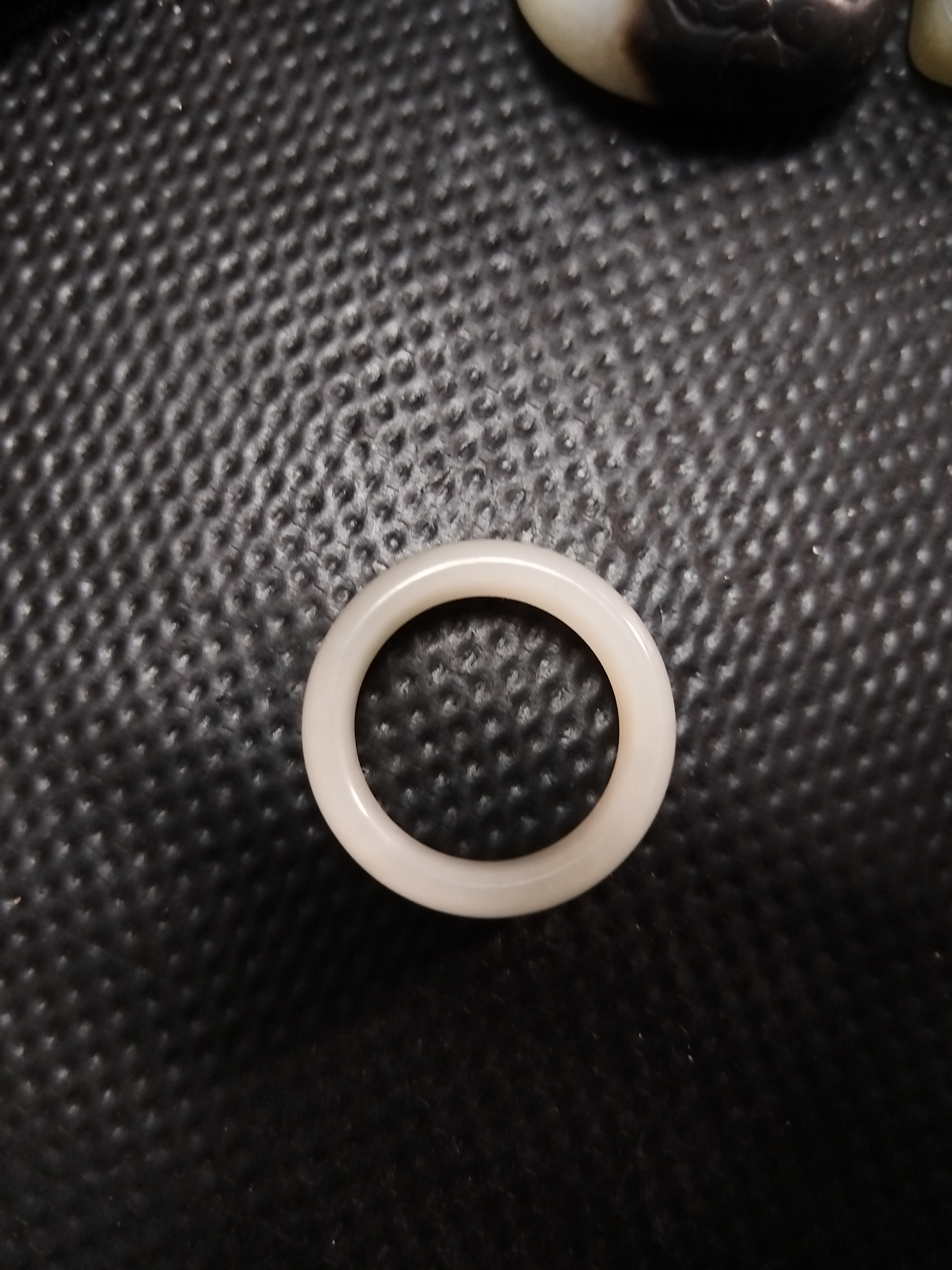 新疆和田玉戒指.