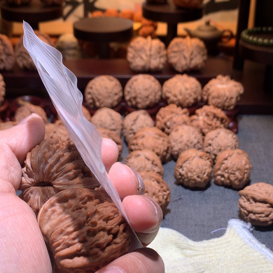 璟***承桃核把件四座楼755号