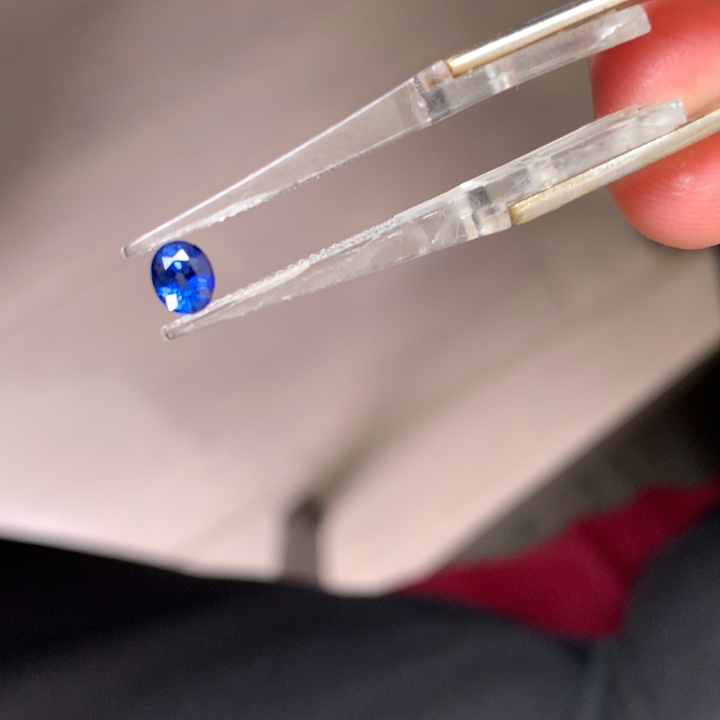 蓝宝石裸石未镶嵌