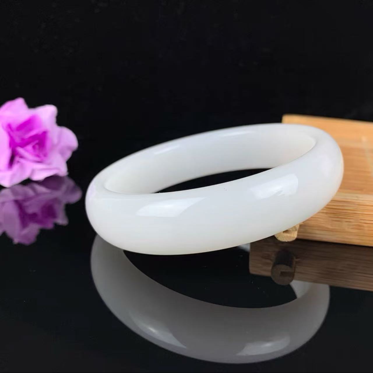 【聪聪珠宝】20808-高档和田玉极光白宽条手镯