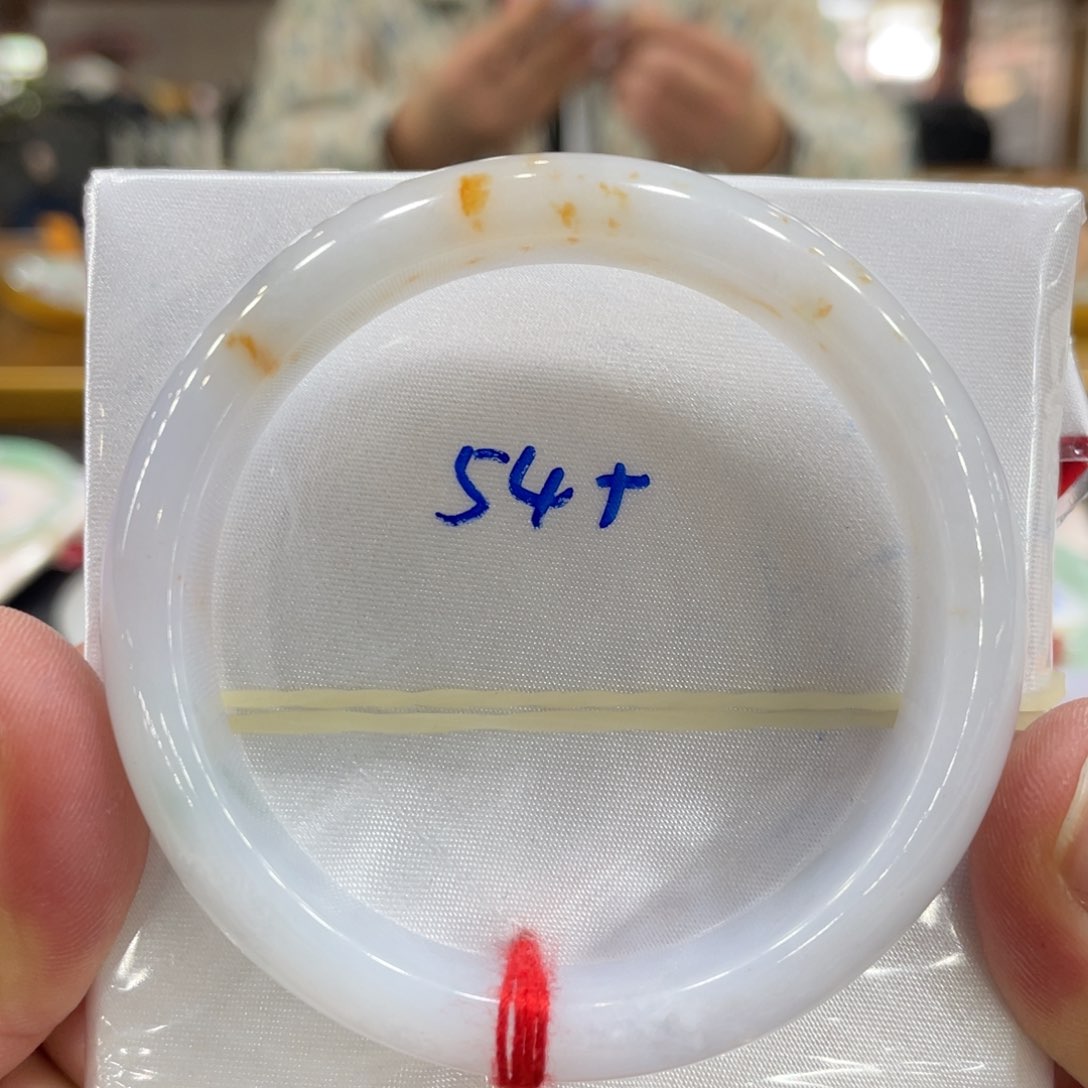 翡翠手镯未镶嵌翡翠