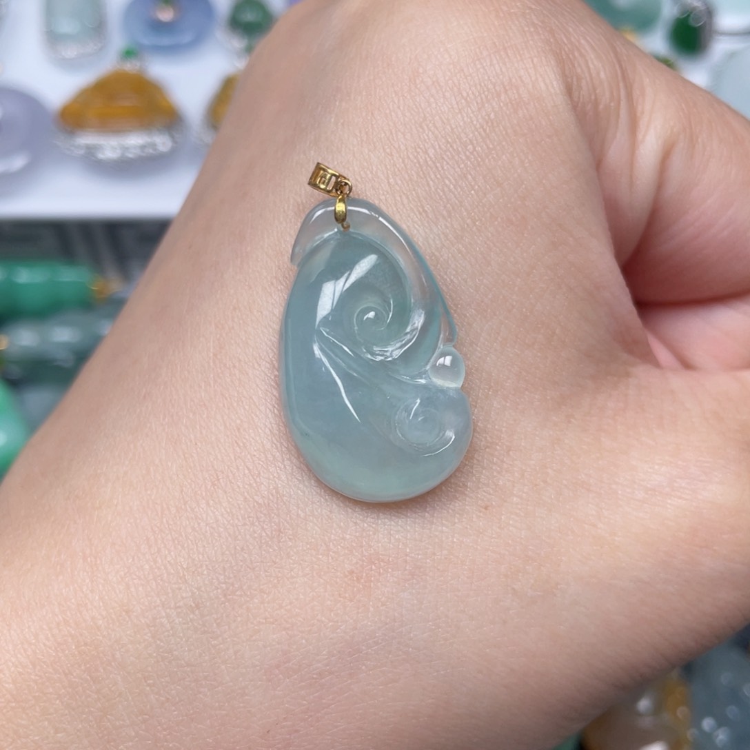 翡翠颈饰18K金镶嵌翡翠