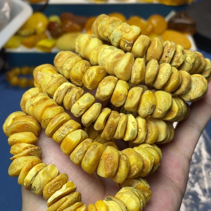 未镶嵌琥珀珠宝奇石