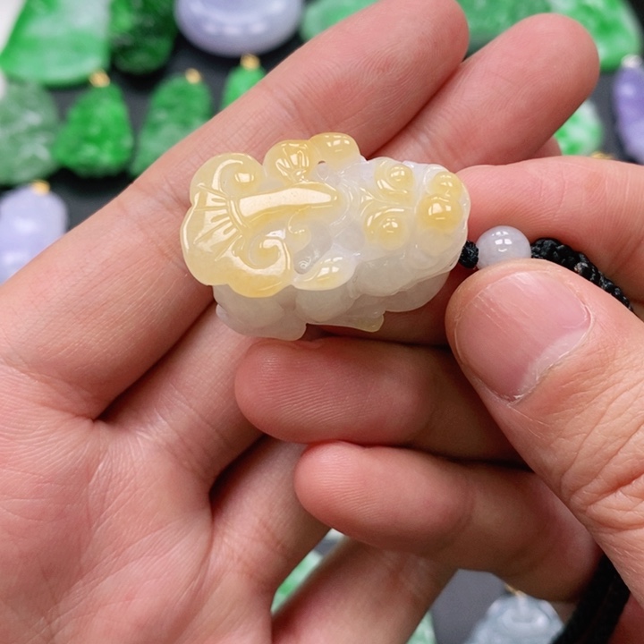 翡翠颈饰未镶嵌吊坠