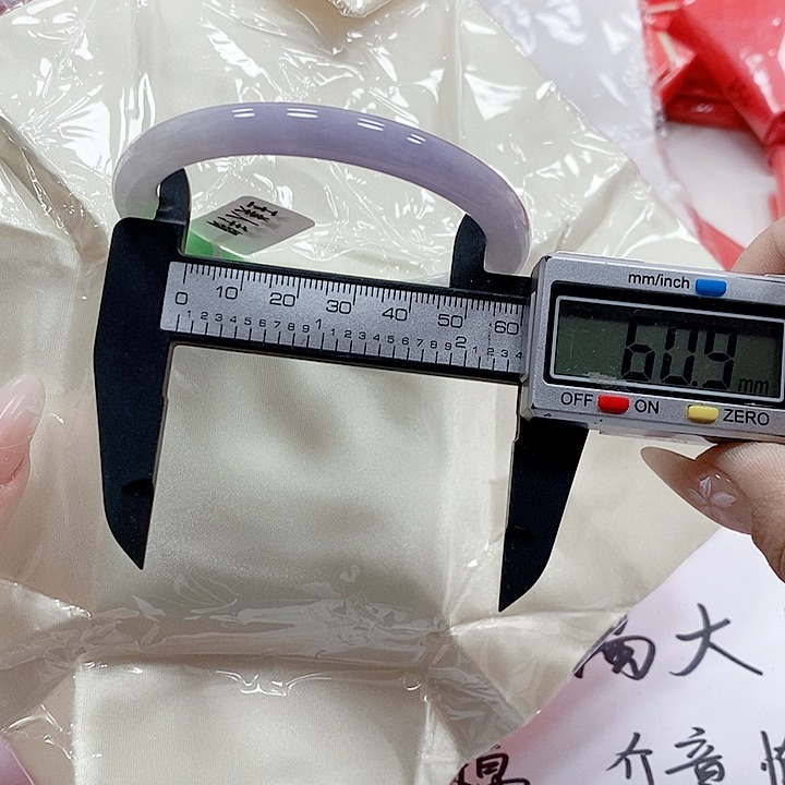 翡翠手镯未镶嵌198。     