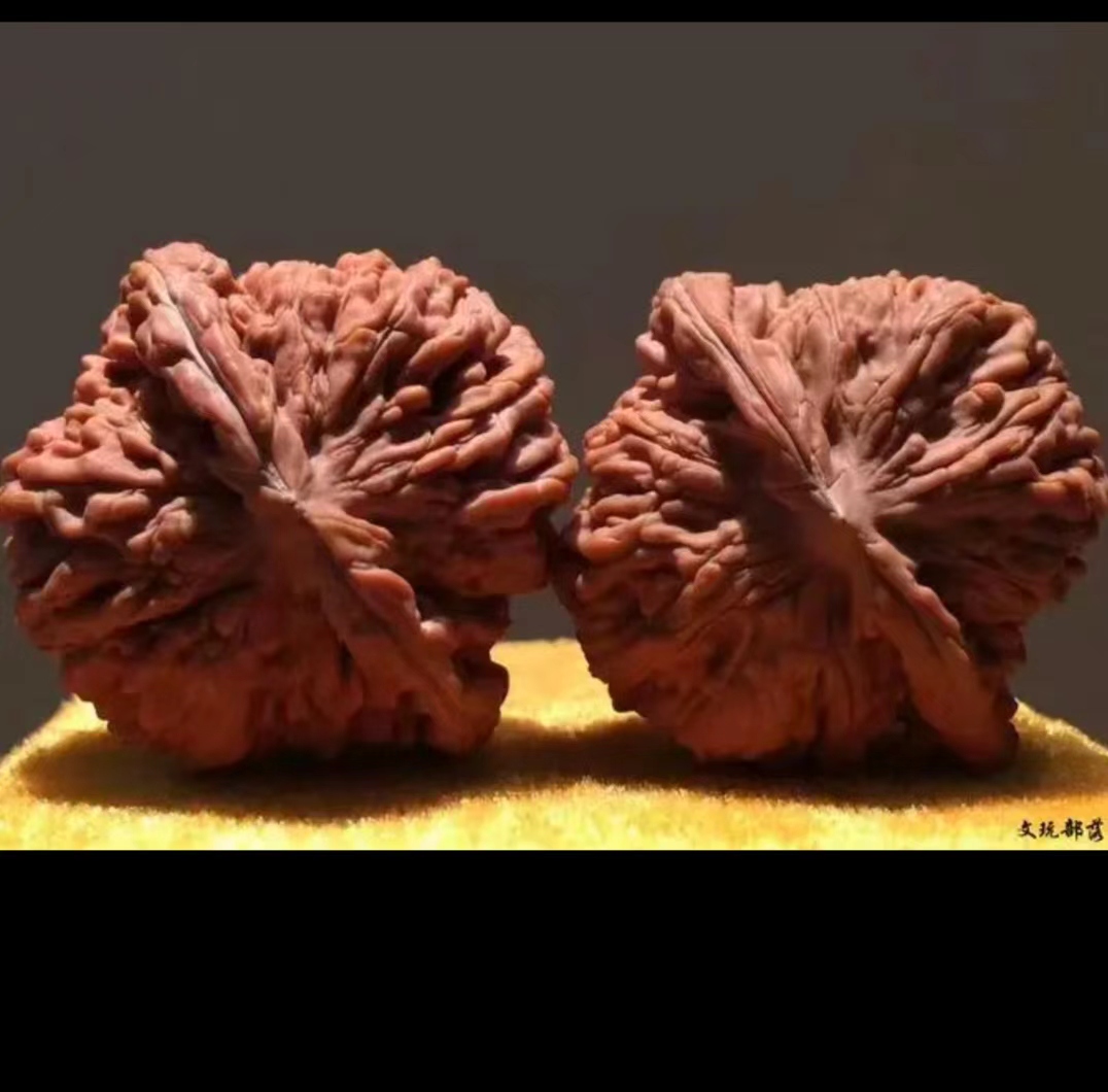 随机发货一对文玩核桃