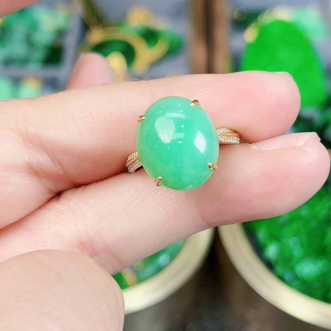 翡翠颈饰18K金镶嵌戒指