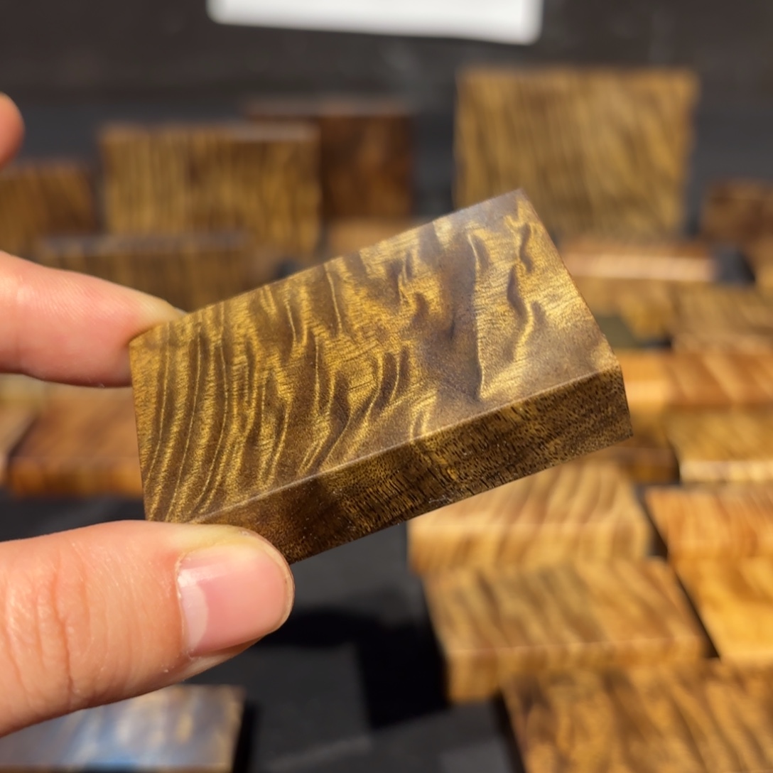 牛***坤金丝楠木无事牌材料