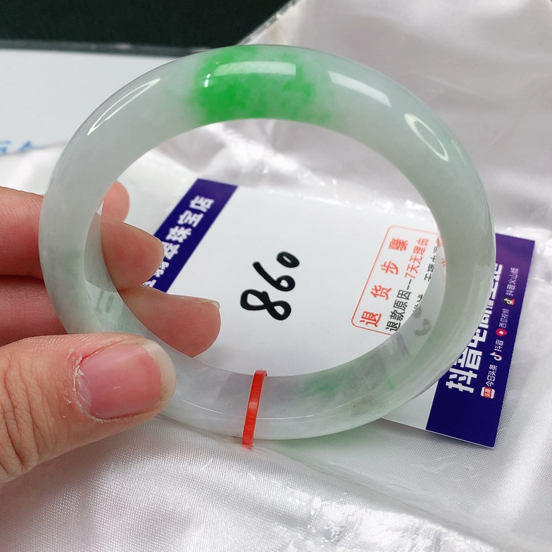 翡翠手镯未镶嵌翡翠