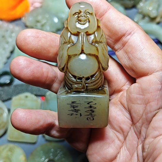 颈饰未镶嵌透闪石质玉