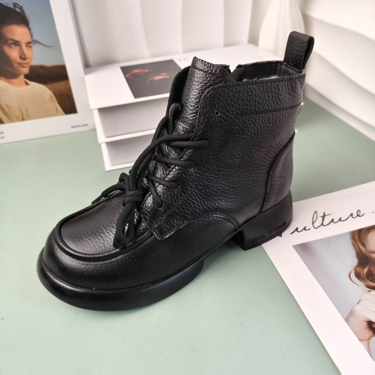 真软皮软底靴子女平底妈妈鞋秋冬加绒复古新款短靴防滑马丁靴潮款