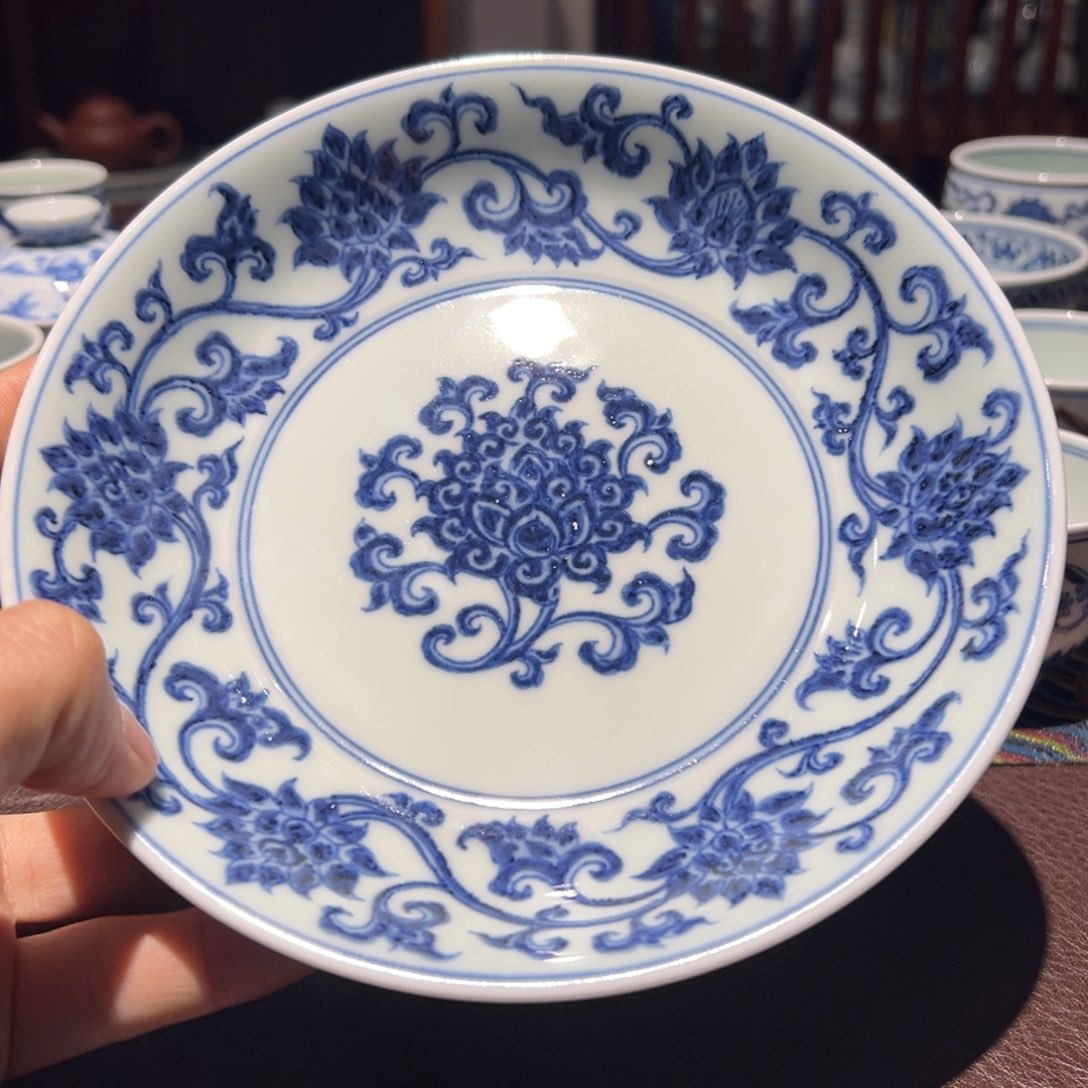 杯青花缠枝莲金刚莲壶承看盘直径约17.5厘米