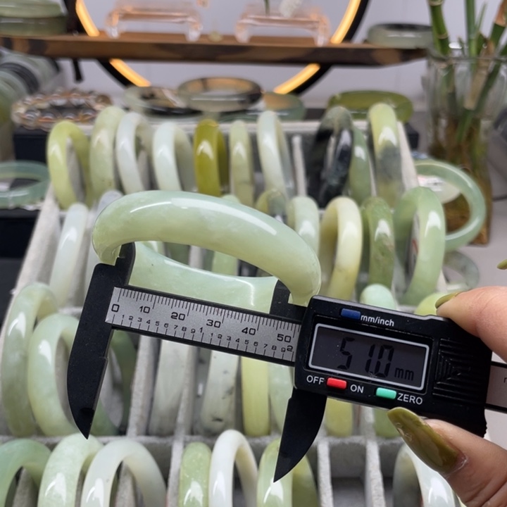 蛇纹石玉未镶嵌手镯113 