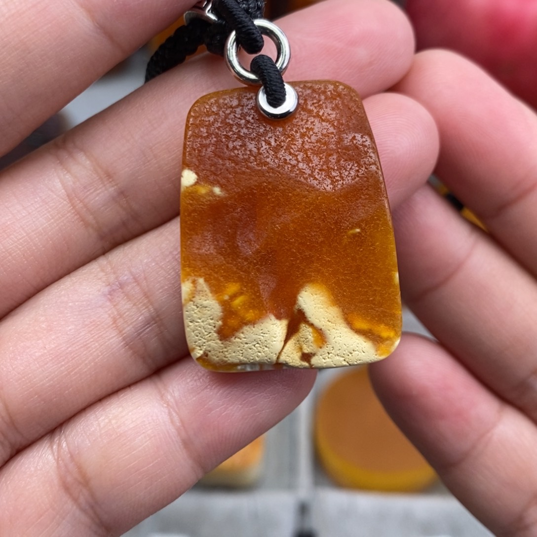 琥珀吊坠(赠链)未镶嵌