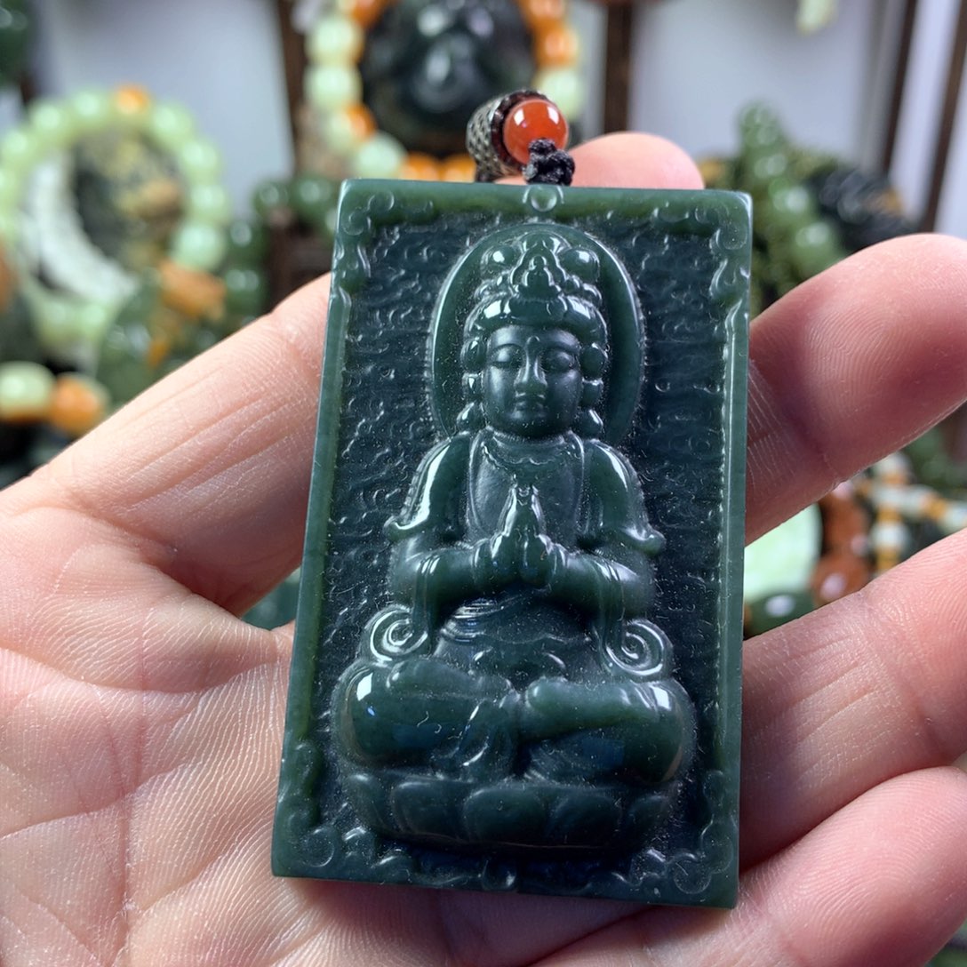 透闪石质玉挂件未镶嵌